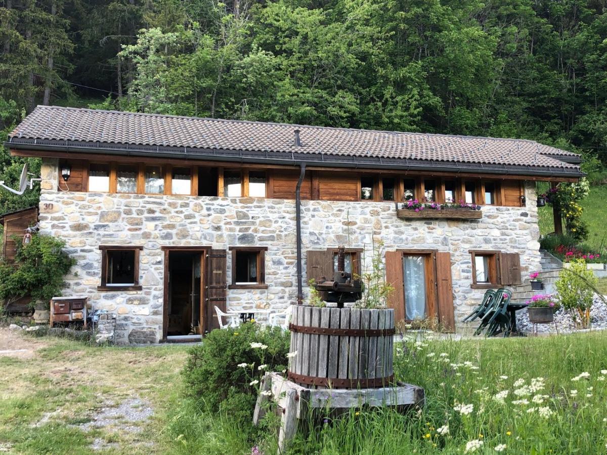 A L'Oree Du Bisse 安塞热 外观 照片